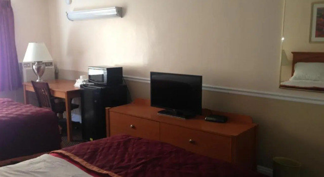 Четырёхместный номер Standard Econo Lodge Oakland Lake Merritt Area