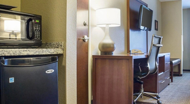Люкс Comfort Suites Minot South