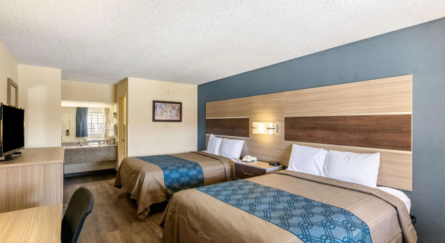 Четырёхместный номер Standard Econo Lodge Vicksburg