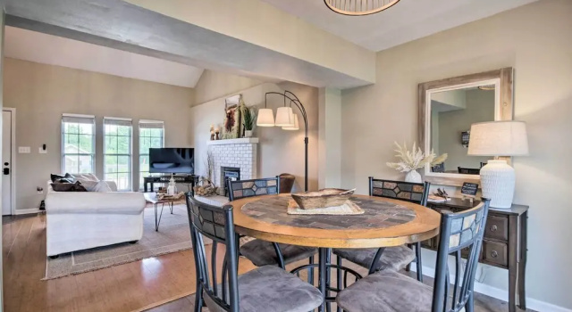 Relaxing Townhome, 4 Mi to Mizzou University!, Prenota Appartamento Hotel a Missouri con parcheggio, Parcheggio