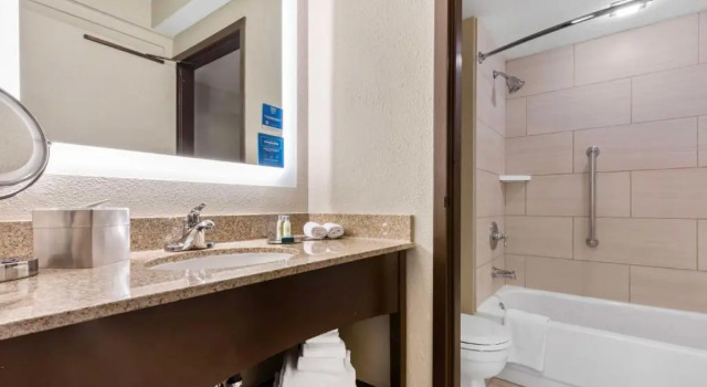 Четырёхместный номер Standard DoubleTree by Hilton Hotel Park City - The Yarrow