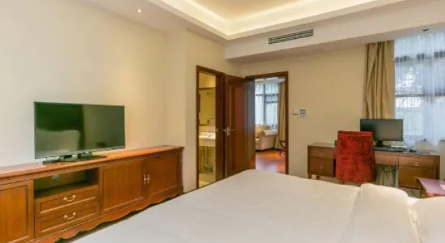 Люкс Deluxe Honghua Hotel (Yichun Wentang)