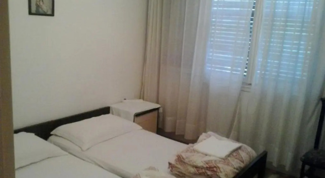 Rooms Nikola - 2 rooms, Prenota Hotel Splitska 