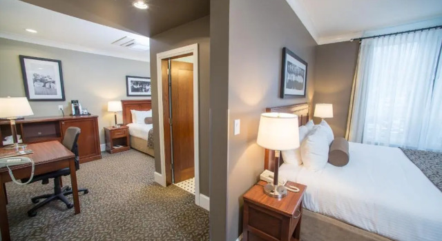 Четырёхместный номер Standard Hume Hotel & Spa