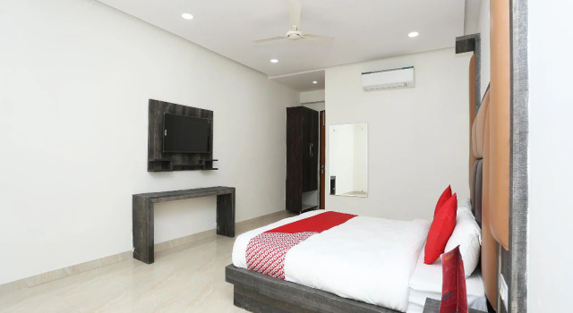 Люкс Standard OYO Townhouse 22956 Hotel Grand Residency