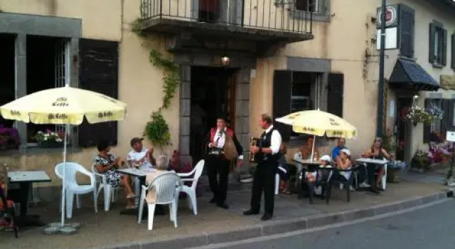 Au cheval blanc, Réserver Hôtel Laveissière Le Lioran