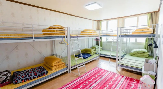 Кровать в общем номере (мужской номер) Panda Guesthouse