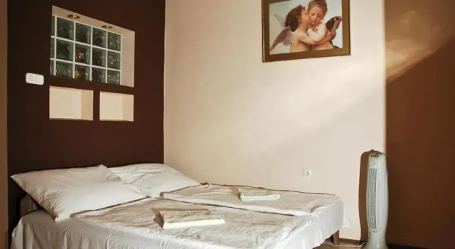 Amarin Apartments, Забронировать Апартаменты/квартира Недорогие отели Хайдусобосло, рядом с Bell House, недорого