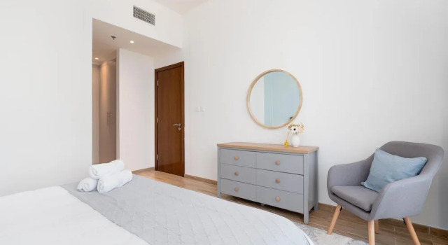 SuperHost - Luxury Apt with Panoramic Burj and Canal Views