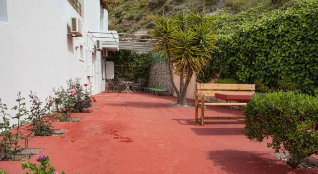 Chrisanthi Studios & Apartments