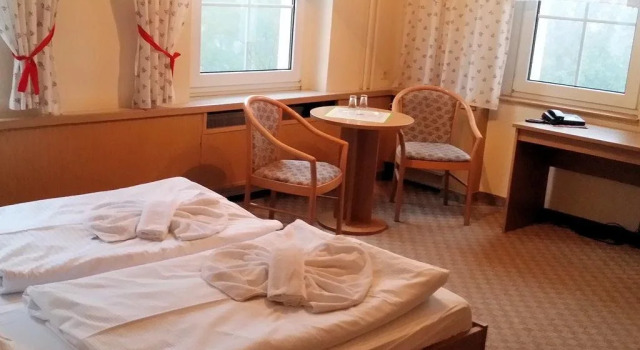 Kurhaus Jonsdorf, Rezervați Hotel Jonsdorf 