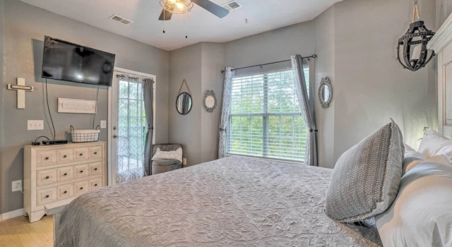 Jacuzzi Tub: Branson Retreat ~ 4 Mi to Strip, Book Lejlighed Hoteller i Kirbyville med parkering, Parkering