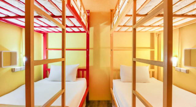 Кровать в общем номере FIN Hostel Phuket Kata Beach