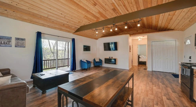 Lakeside Views! Somerset Escape 1 Mi to Boat Ramp, Book Feriehus Sommerhuse i Kentucky, Hytte