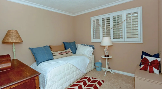 6302 W. Ocean Front (68447)