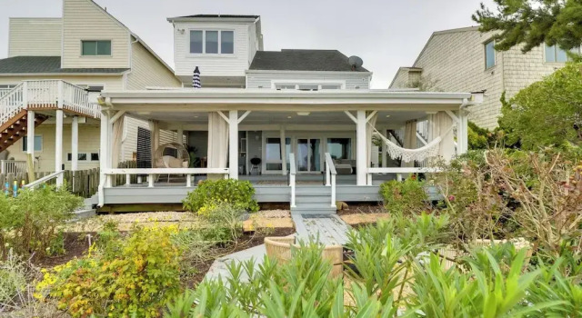 Коттедж Pets Welcome: Beachfront Family Retreat in Norfolk