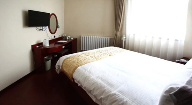 GreenTree Inn HeBei ZhangJiaKou HuaiLai ShaCheng North XinXing Road YongAn Street Express Hotel, Book Hotel Huailai Hebei