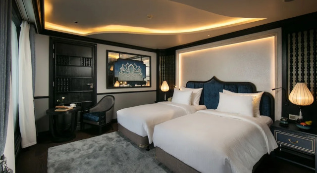 Полулюкс Lapinta Luxury Cruises