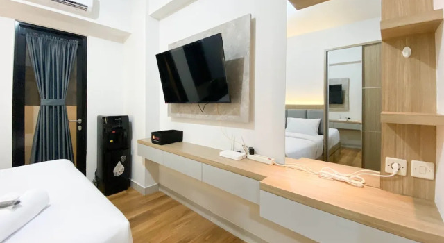 Апартаменты Comfort And Cozy Stay 1Br At The Alton Apartment