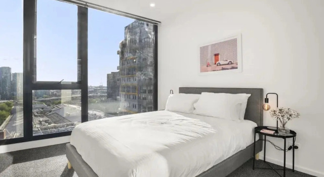 Elegant 2-bed With Superb Views & Amenities, Забронировать Апартаменты/квартира Мельбурн Melbourne Region, рядом с Federal Court of Australia