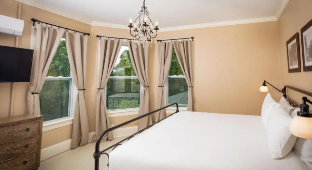 Номер Standard с видом на озеро Pine Cottage Bed & Breakfast