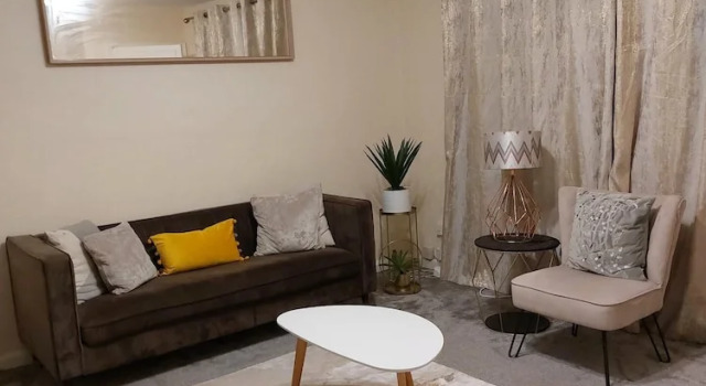 Remarkable 3-bed House in Leeds, Book Apartment Leeds West Yorkshire