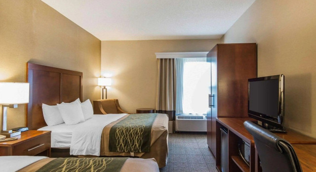Четырёхместный номер Standard Quality Inn Cameron