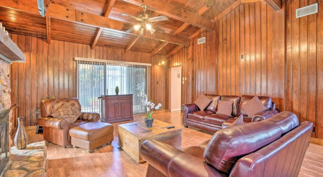 San Antonio Home w/ Pool, Near Lackland Afb!, Varaa Lomakoti Huvilat kohteessa Bexar County, Villa