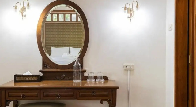 Royal Riverside Resort Spa, Забронировать Курортный отель Отели Бангкока с парковкой, рядом с Университет Суан-Сунанда-Раджабат, Парковка