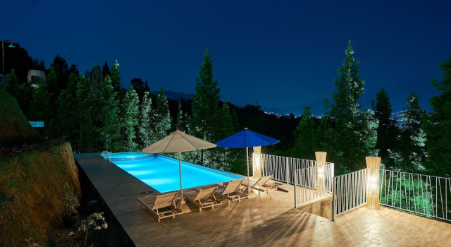 Luxcamp Bukit Damar - Puncak By Horison, Rezervovat Hotel 3hvězdičkové hotely v Megamendung, 3*