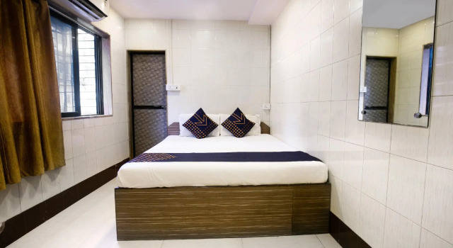 SPOT ON 76201 Hotel Saim Palace