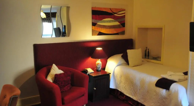 Одноместный номер Standard Edward Hotel