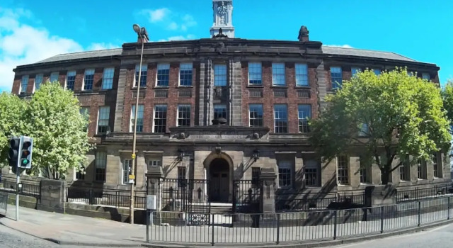 Spacious 2 Bedroom Loft In Converted School