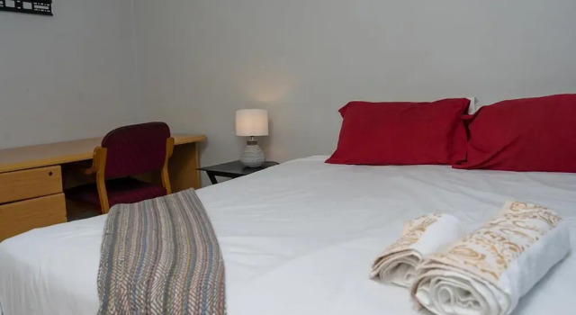 Коттедж Impeccable 3-bed House in Joburg, 6km nr Sandton