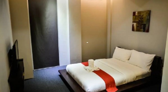 La Jenns Hotel and Resto Grill