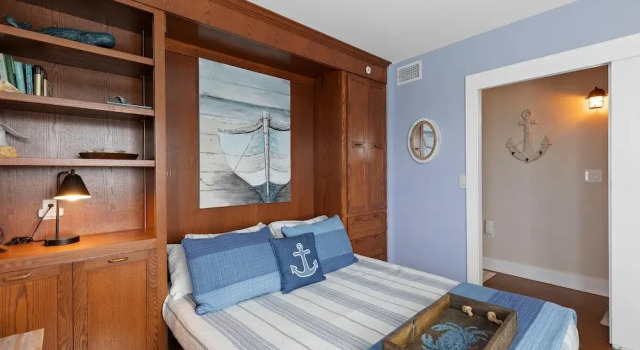 Shorehom by the Sea 75