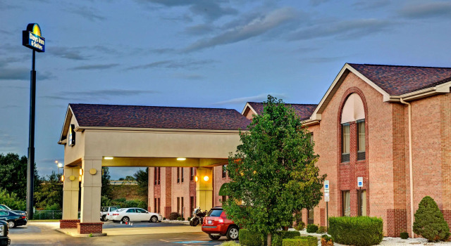 Days Inn & Suites Louisville Airport SW, จอง โรงแรม ลุยส์วิลล์ Louisville Metropolitan Area