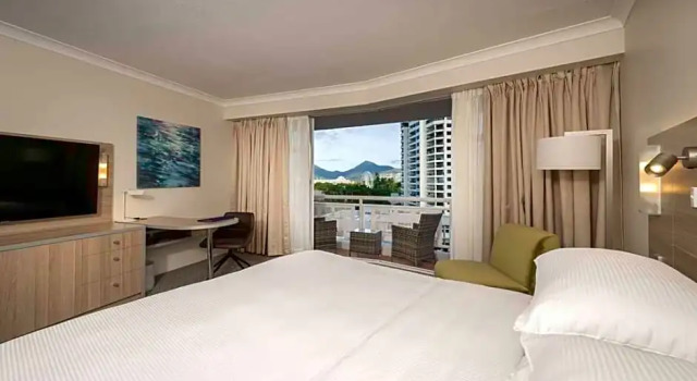 Номер Superior с балконом DoubleTree by Hilton Cairns