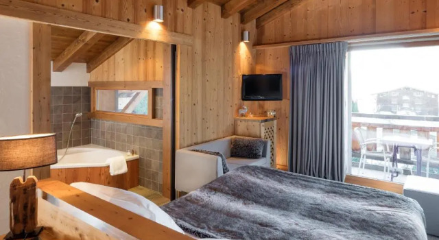 Люкс с балконом Hôtel et Spa Le Delta