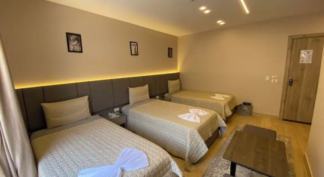 Deluxe Triple room with balcony Holy Sheet Plus - Boutique Hotel