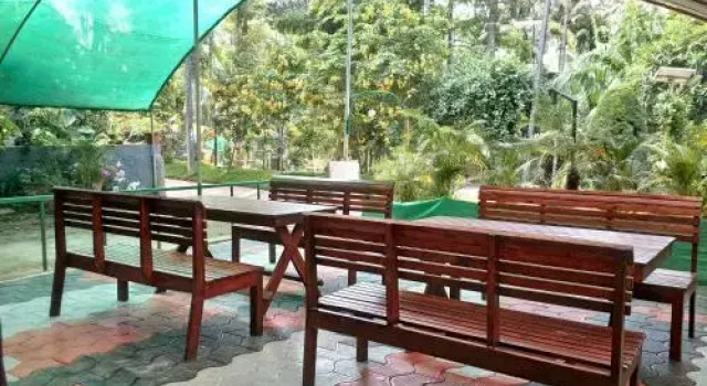 Wayanad Lux Inn, Забронировать Отель Отели штата Кералы с парковкой, Парковка