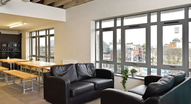 Cwtsh Hostel Central Swansea, Social & Modern, Near Train Station, Забронировать Хостел Недорогие отели Суонси, рядом с Замок Лухур, недорого