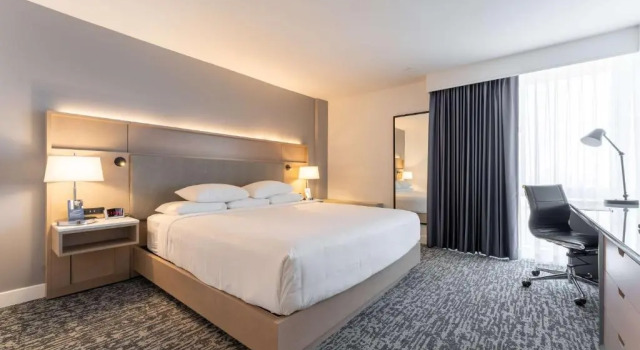 Двухместный номер DoubleTree by Hilton New York JFK Airport