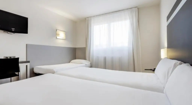 Трёхместный номер Standard B&B HOTEL Oviedo