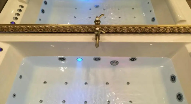 Люкс Central Business Suites with Hot Jacuzzi
