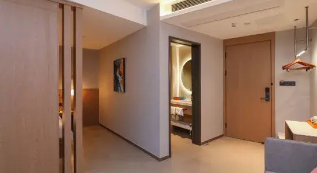 Люкс Deluxe Qingmu Shang Hotel (Wuhu Bay Lan Hengyuan Mould Store)