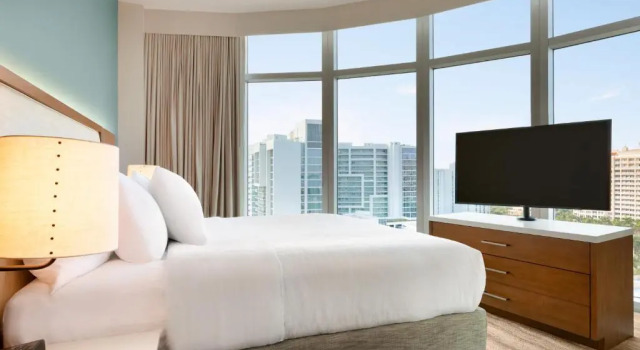 Люкс с 2 комнатами с видом на залив Embassy Suites By Hilton Sarasota