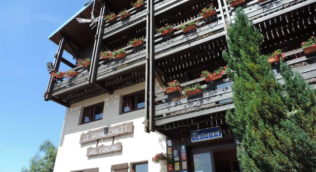 Hôtel Le Grand Chalet, Book Chalet Hotels in Burgundy with a Pool, Swimming Pool