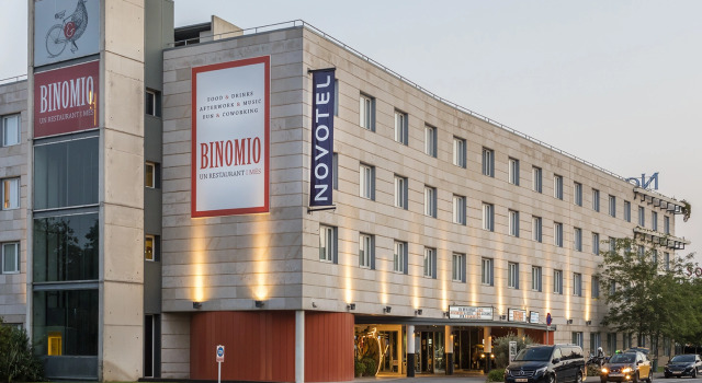 Отель Novotel Barcelona Cornella