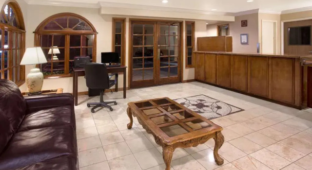Travelodge Costa Mesa - Newport Beach Hacienda